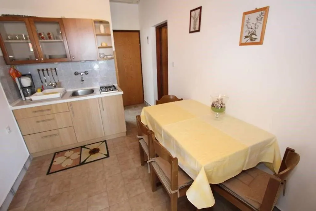 Apartments Anita Pomer 2*,  Croatia