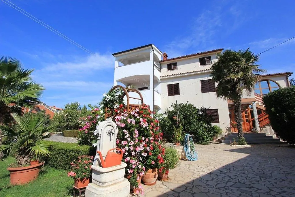 Apartments Anita Pomer 2*,  Croatia
